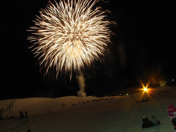 雪上花火＆たいまつ滑走＆振る舞い「竜王ファイヤーナイト」【竜王スキーパーク】