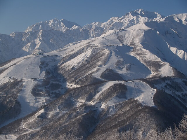 テラスで白馬の絶景とお酒を楽しむ「コロナエスケープテラス」【白馬八方尾根スキー場】