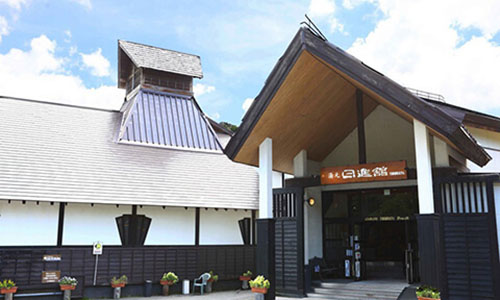 日進館