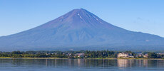富士登山へ行くバスツアー