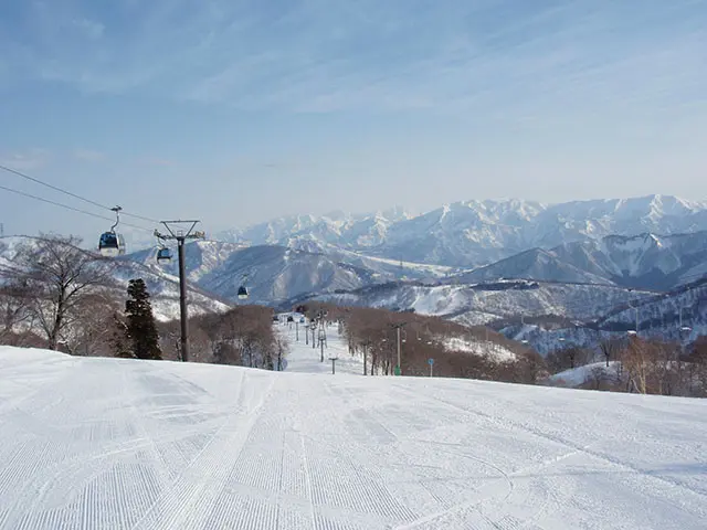 広大でもリフトを活用してめいっぱい滑走！「かぐらスキー場」（新潟県）