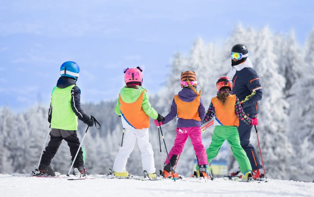初心者向け】スキー・スノボスクールorレッスンが受けられるスキー場