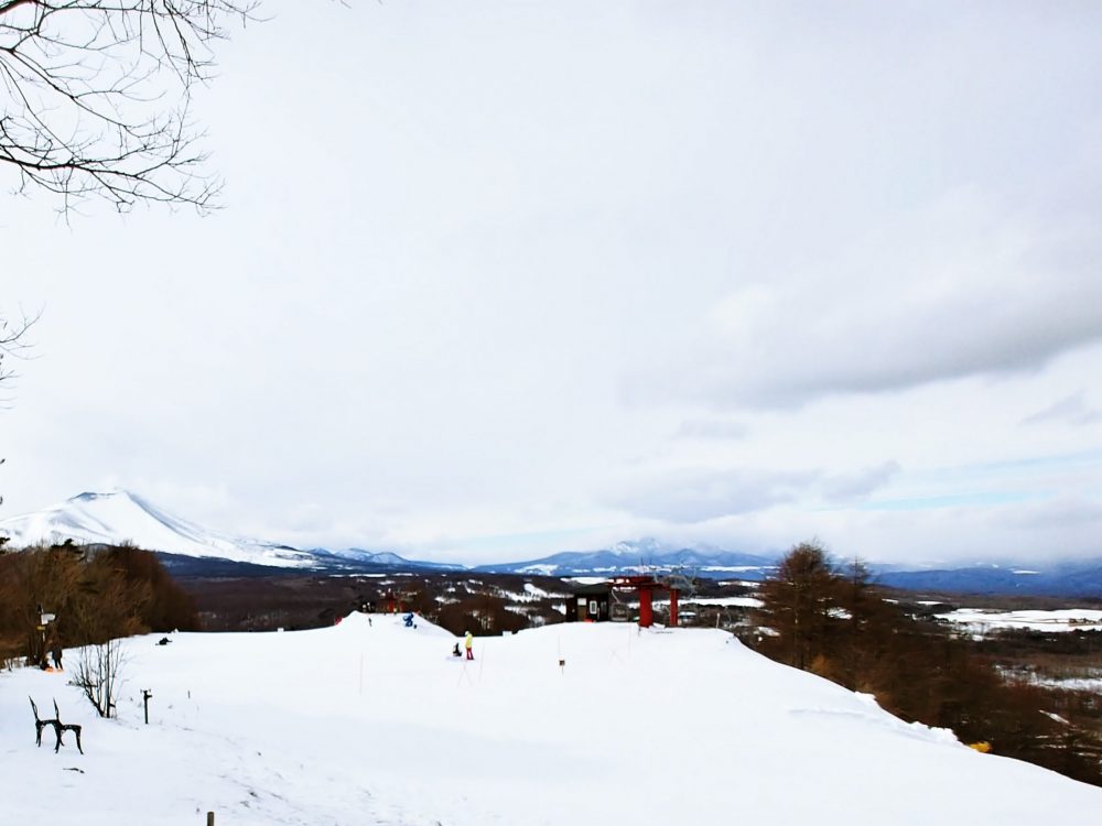 家族で軽井沢スノーパークを現地レポート スキーデビューに最適 経験者も満足のスキー場
