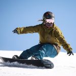 憧れの上級者の滑りを身に付けよう！カービングターンのコツを解説