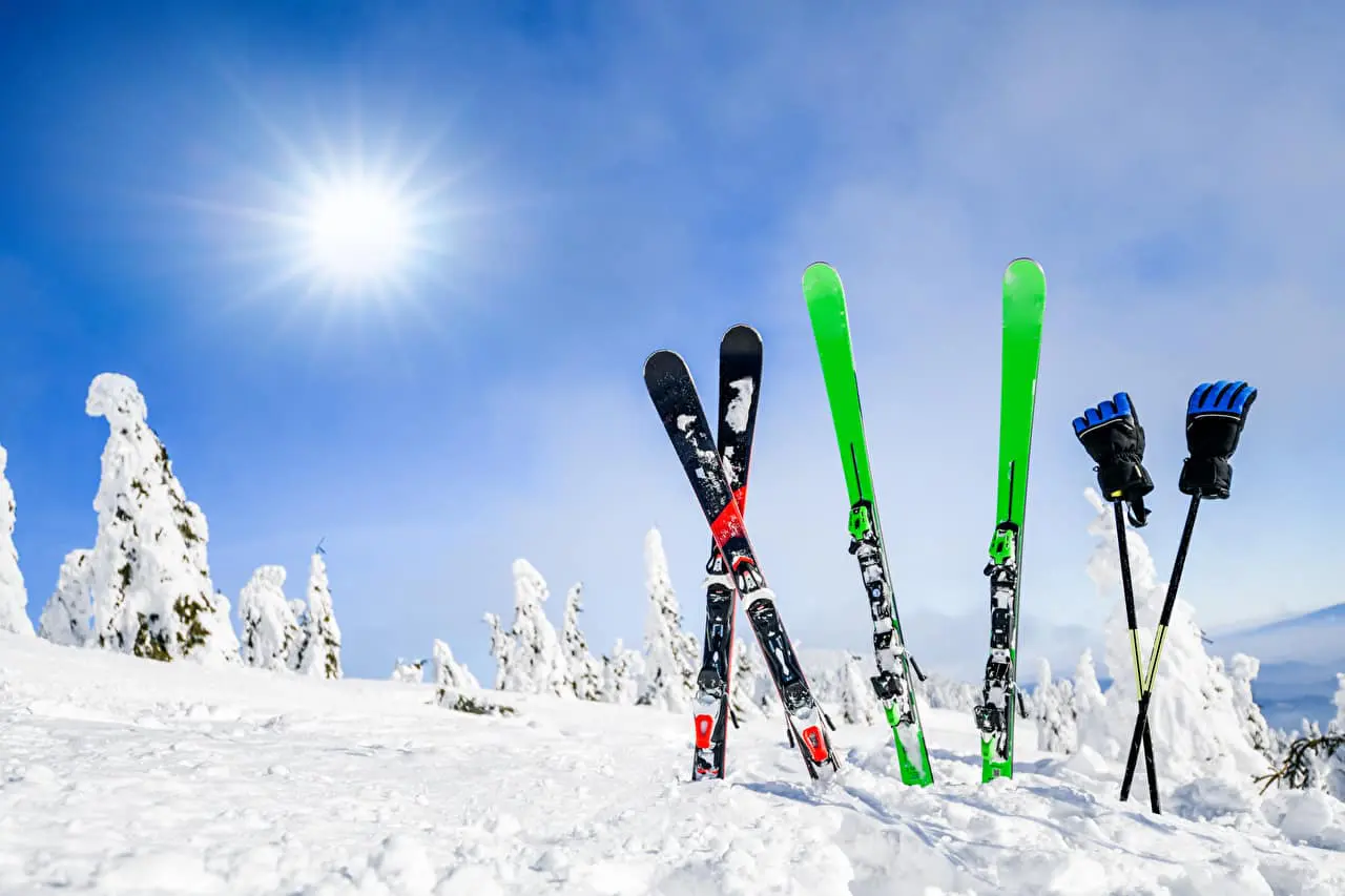 スキーウェア・道具はレンタルor購入？どっちがお得になる？